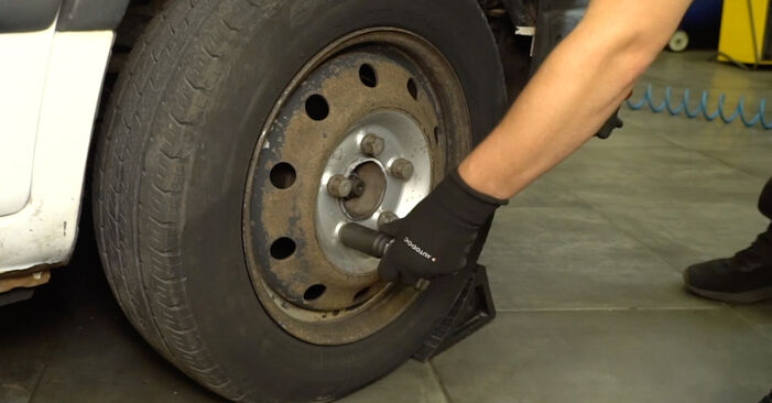 Αλλάζοντας Αντλία νερού πλύσης σε RENAULT MASTER μόνοι σας