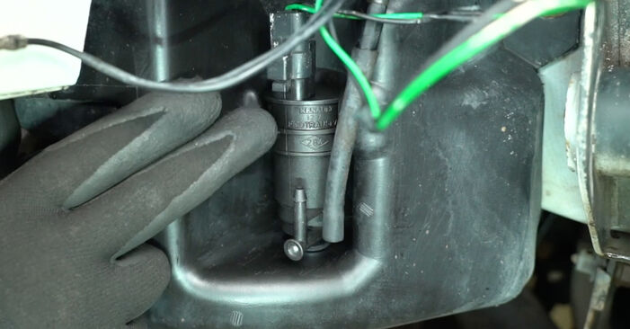 Wie man Waschwasserpumpe am RENAULT THALIA II (LU1/2_) 2020 ersetzt - Hinweise und Ratschläge