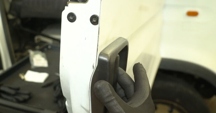 Wieviel Zeit nimmt der Austausch in Anspruch: Türgriff beim Messenger B120 1998 - Ausführliche PDF-Anleitung