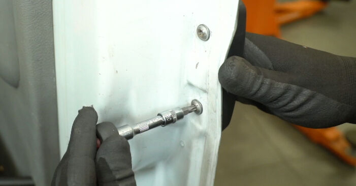 Wie man Türgriff beim Messenger B120 1990 wechselt - Gratis PDF- und Video-Tutorials