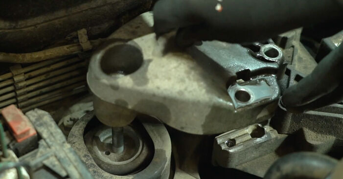 Kā noņemt RENAULT MASTER 1.9 dCi 2002 Motora stiprinājums - viegli izpildāmas tiešsaistes instrukcijas