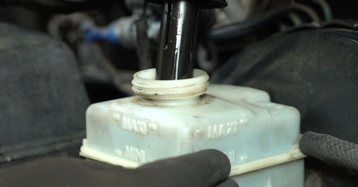 NISSAN INTERSTAR 2.5 dCi 100 Kerékcsapágy cseréje: online leírások és videó-útmutatók