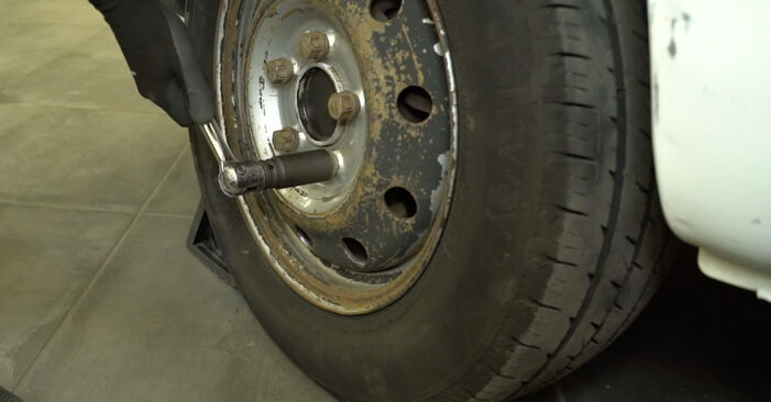 NISSAN INTERSTAR Lozisko kola výměna: bezplatné návody z naší dílny