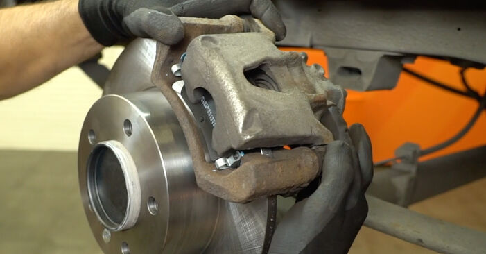 Jak vyměnit Lozisko kola na NISSAN INTERSTAR - bezplatné PDF a video návody.