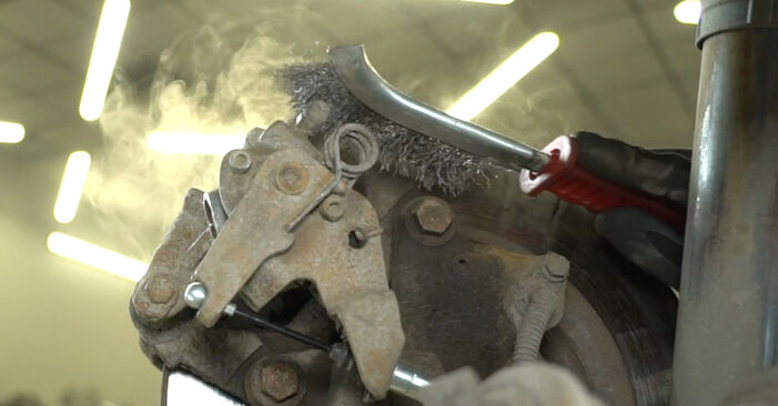 Jak vyměnit Lozisko kola na NISSAN INTERSTAR: stáhněte si PDF návody a video instrukce.