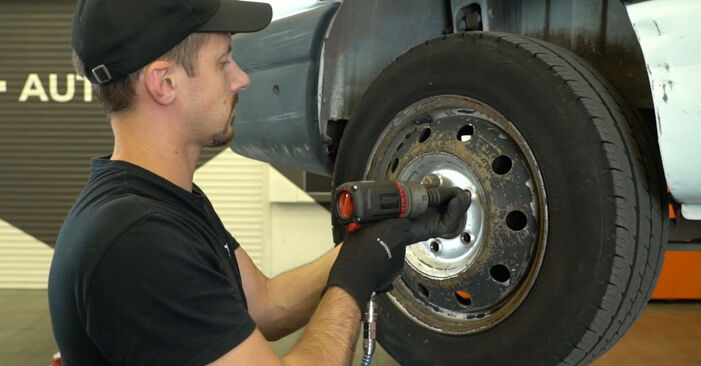 Zamenjajte Kolesni lezaj na NISSAN NV400 sami