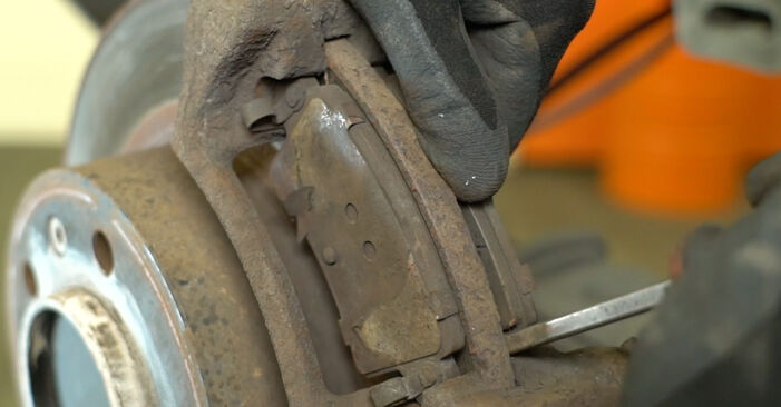 NISSAN NV400 Lozisko kola výměna: online návody a video tutoriály