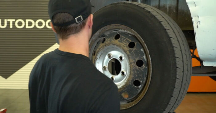 Jak odstranit NISSAN NV400 Lozisko kola - online jednoduché instrukce