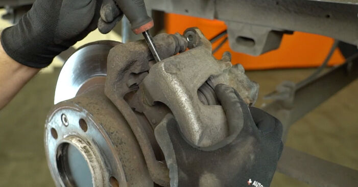 Πόσο διαρκεί η αντικατάσταση: Ρουλεμάν τροχών στο RENAULT MASTER - ενημερωτικό εγχειρίδιο PDF