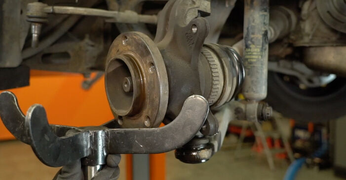 Hoe Wiellager wisselen RENAULT MASTER II Bestelwagen (FD) 2003: download pdf-gidsen en video-tutorials