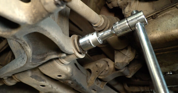 Como substituir NISSAN INTERSTAR Caixa (X70) dCi 120 2003 Rolamento da Roda - manuais e guias de vídeo passo a passo