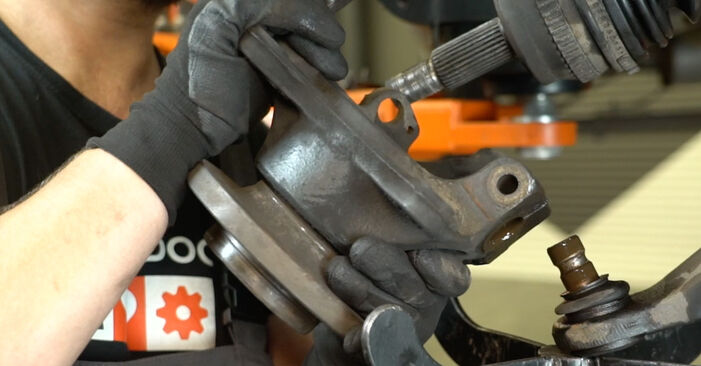 Recomendações passo a passo para a substituição de Nissan Interstar Van 2015 2.5 dCi 100 Rolamento da Roda por si mesmo