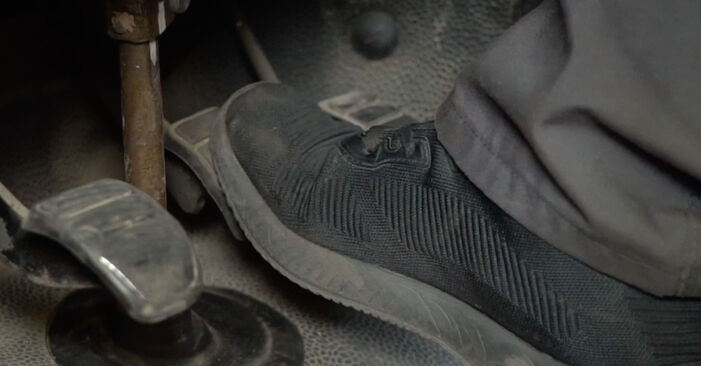 Substituição de Nissan Interstar Van dCi 115 2004 Rolamento da Roda: manuais gratuitos de oficina