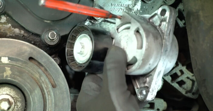 Cómo cambiar Correa Poly V Renault Master 2 Furgón 1998 - Manuales en PDF y en video gratuitos