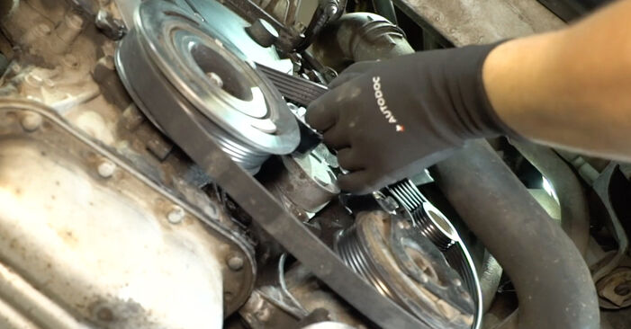 Cambio Correa Poly V Renault Master 2 Furgón 2.8 dTI 2005 - este manual de taller gratuito lo ayudará a hacerlo usted mismo