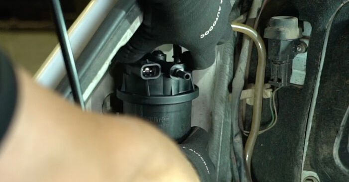 Vahetage iseseisvalt välja NISSAN INTERSTAR Kütusefilter - online õpetus