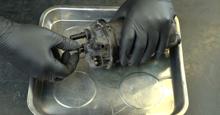 Hoe Brandstoffilter vervangen NISSAN INTERSTAR Bestelwagen (X70) 2007: download pdf-handleidingen en video-instructies