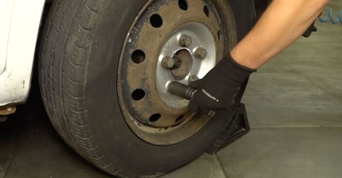 Pasek klinowy wielorowkowy w NISSAN INTERSTAR Autobus (X70) dCi 150 2016 samodzielna wymiana - poradnik online