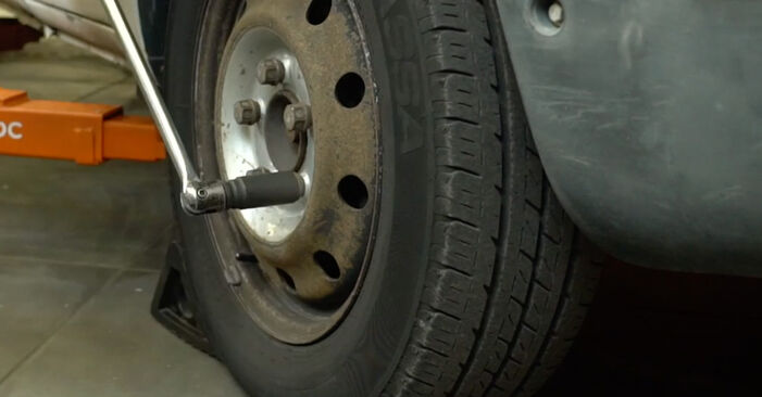 Kā nomainīt RENAULT MASTER II Autobuss (JD) 2.5 dCi 1999 Ķīļrievu siksna - pakāpeniskās rokasgrāmatas un video ceļveži