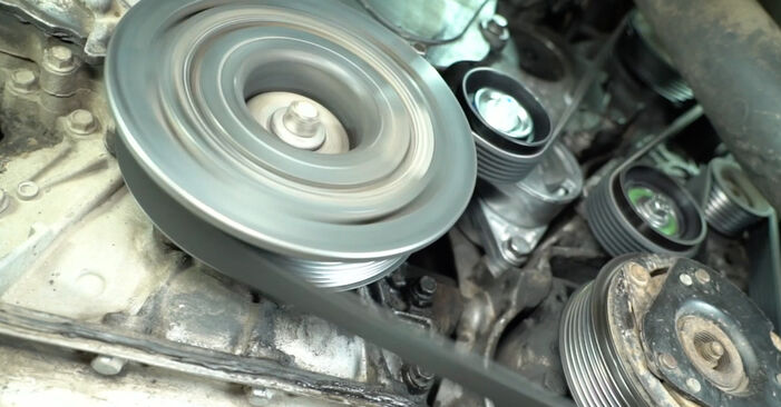 RENAULT MASTER 2.8 dTI Ķīļrievu siksna nomaiņa: tiešsaistes ceļveži un video pamācības