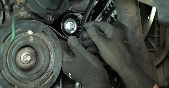 Cambio Correa Poly V Renault Master 2 Camión de plataforma 2.2 dCI 2005 - este manual de taller gratuito lo ayudará a hacerlo usted mismo