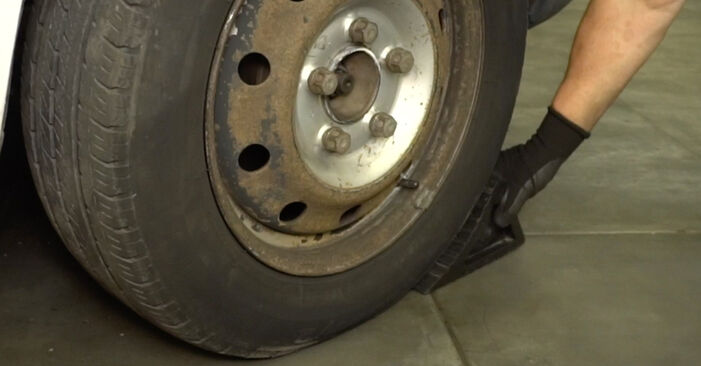 Cómo cambiar Correa Poly V Renault Master 2 Camión de plataforma 1998 - Manuales en PDF y en video gratuitos