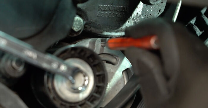 Ako vymeniť Klinový rebrovaný remen na RENAULT TRAFIC II Korba/Podvozok (EL) 2006: stiahnite si PDF návody a video inštrukcie.