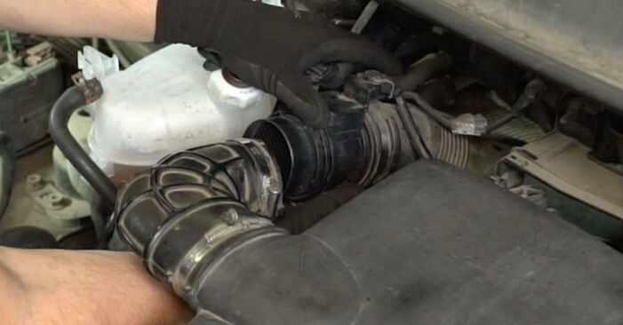 Jak vyměnit NISSAN PRIMASTAR Żhavící svíčka - návody a video tutoriály krok po kroku.