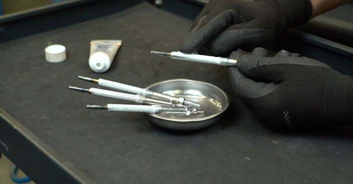 Wechseln Sie Glühkerzen beim Renault Vel Satis BJ 2012 2.2 dCi selber aus