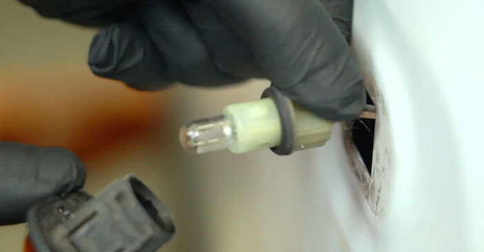 Wie man RENAULT MEGANE I Classic (LA0/1_) 1.4 16V 1997 Blinker wechselt - Schritt-für-Schritt-Leitfäden und Video-Tutorials