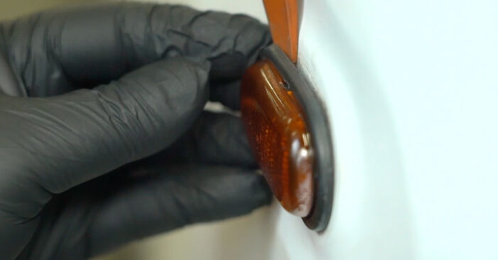 Jak vyměnit Svitilna blikace na RENAULT TWINGO - bezplatné PDF a video návody.