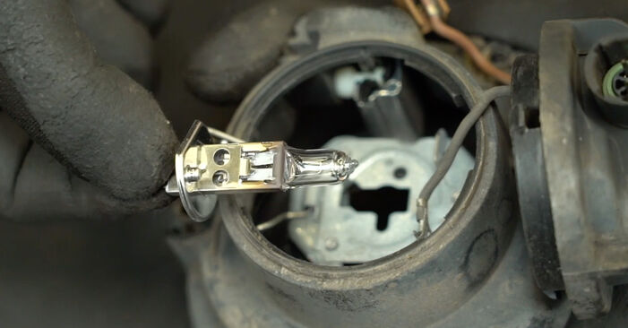 Zamenjajte Meglenke na Renault Kangoo kc01 2007 D 1.9 sami