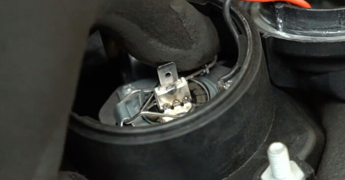 Tausch Tutorial Nebelscheinwerfer am RENAULT MEGANE I Cabriolet (EA0/1_) 2000 wechselt - Tipps und Tricks