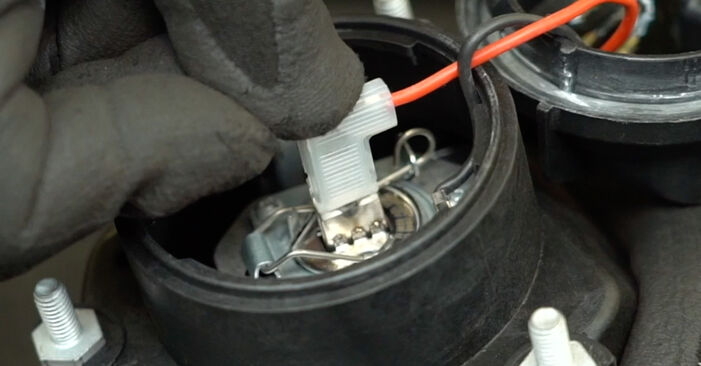 Stufenweiser Leitfaden zum Teilewechsel in Eigenregie von Renault Megane DA 2001 1.9 dCi Nebelscheinwerfer