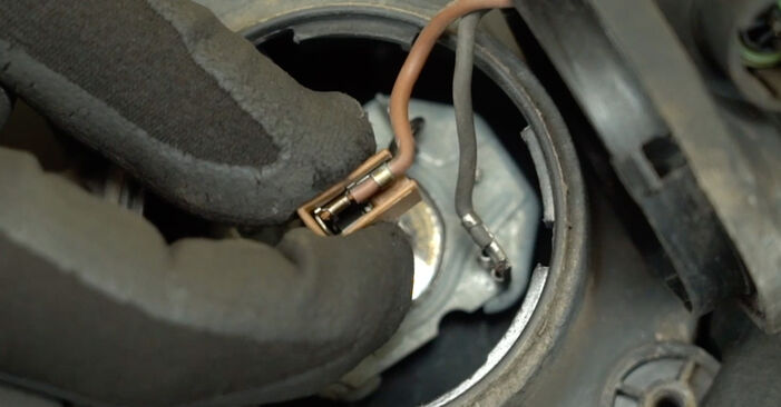 Nebelscheinwerfer Ihres Renault Twingo Mk1 1.0 2001 selbst Wechsel - Gratis Tutorial