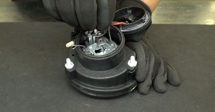 INTERSTAR Kasten (X70) 2.5 dCi 100 2013 Nebelscheinwerfer - Tutorial zum selbstständigen Teilewechsel