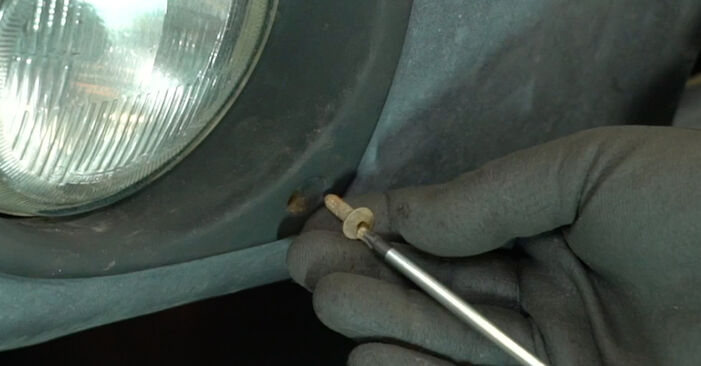 Wie man NISSAN INTERSTAR Kasten (X70) dCi 120 2003 Nebelscheinwerfer wechselt - Schritt-für-Schritt-Leitfäden und Video-Tutorials