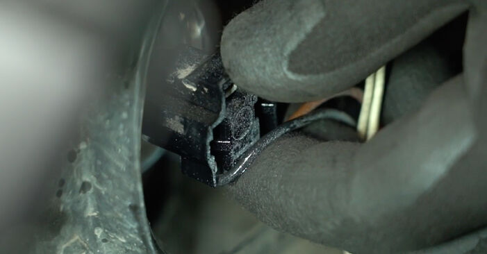 RENAULT 19 Esitule pirn samm-sammulised asendamise juhend