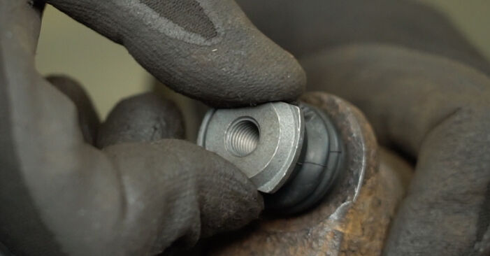 Wie man Bremssattel am NISSAN INTERSTAR Bus (X70) 2014 ersetzt - Hinweise und Ratschläge