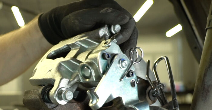 Wie problematisch ist es, selber zu reparieren: Bremssattel beim Nissan Interstar Bus 3.0 dCi 140 2008 auswechseln – Downloaden Sie sich bebilderte Tutorials