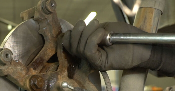 Wie man Bremssattel beim NISSAN INTERSTAR Pritsche/Fahrgestell 2008 auswechselt – Downloaden Sie sich PDF-Tutorials und Videoanleitungen herunter