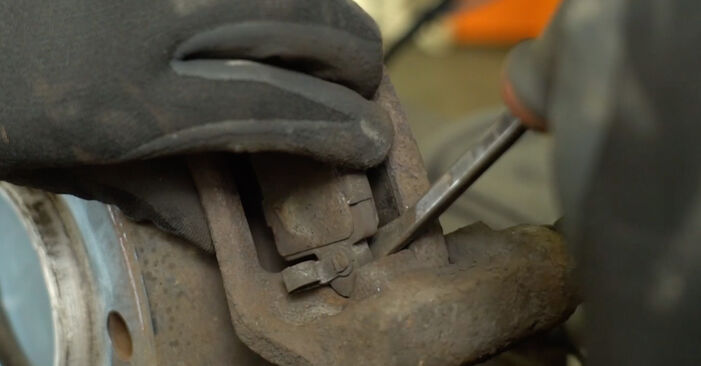 NISSAN Interstar Burtowy Ciężarówka/Podwozie 2.5 dCi 100 Tarcze wymiana: przewodniki online i samouczki wideo