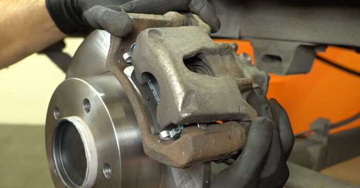 Svépomocná výměna NISSAN INTERSTAR Brzdové Destičky - online tutoriál