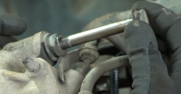 NISSAN INTERSTAR dCi 120 Bremsscheiben austauschen: Tutorials und Video-Anweisungen online