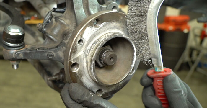 Wie man Bremsscheiben beim RENAULT MASTER II Bus (JD) 2003 auswechselt – Downloaden Sie sich PDF-Tutorials und Videoanleitungen herunter