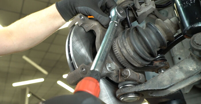 Stufenweiser Leitfaden zum Teilewechsel in Eigenregie von Renault Master II Bus 1998 1.9 dCi Bremsscheiben