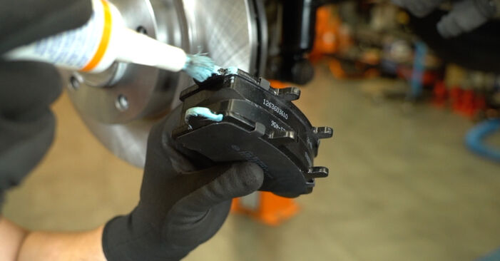 Wechseln Sie Bremsscheiben beim RENAULT MASTER II Bus (JD) 2.5 D 2001 selbst aus