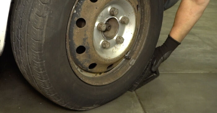 Stufenweiser Leitfaden zum Teilewechsel in Eigenregie von Renault Master II Bus 1998 1.9 dCi Bremsscheiben