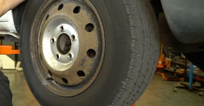 Wie man RENAULT MASTER 1.9 dCi 2002 Bremsscheiben austauscht - Eingängige Anweisungen online