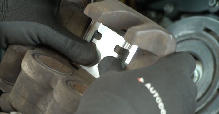 Wie Bremsbeläge beim Renault Master 2 Pritsche 1998 gewechselt werden - Unentgeltliche PDF- und Videoanweisungen